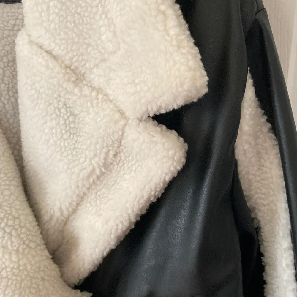 NWOT Madden NYC Black and Cream Bomber Jacket - Picture 3 of 10